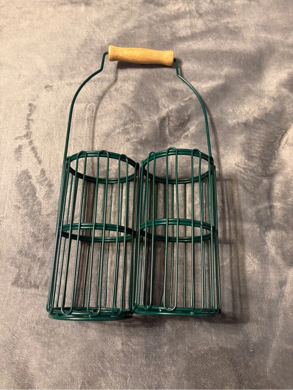 Green Metal Wire Double Bottle Swinging Caddy with Wooden Handle